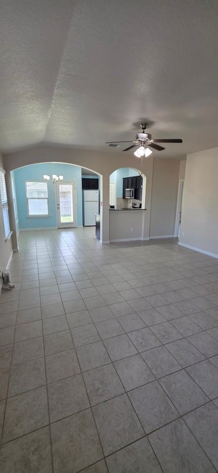 2530 Diamondback Trl - Photo 4 of 19