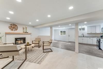 1548 E Kings Row Dr #1 - Photo 4 of 15