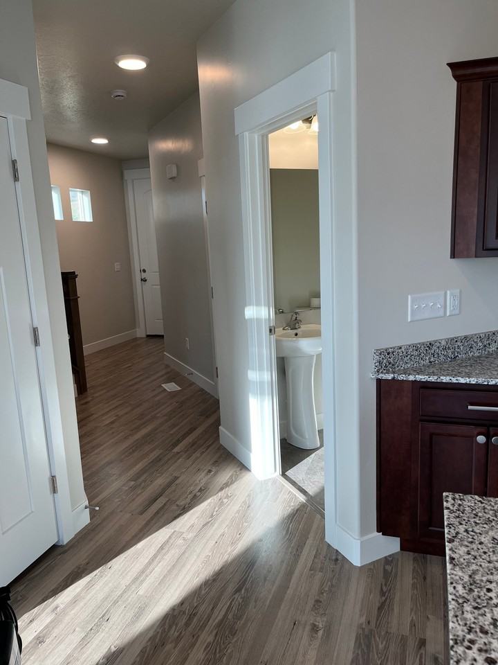 4672 S Alder Dr - Photo 4 of 19