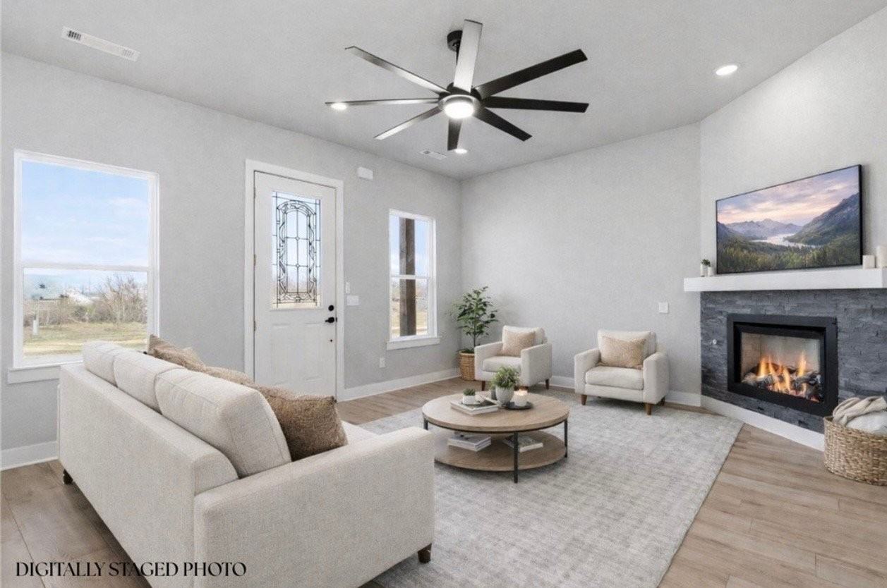 1602 S 23rd Pl - Photo 3 of 8