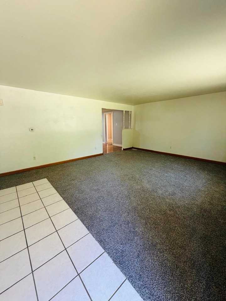 1915 W 74th St - Photo 3 of 12