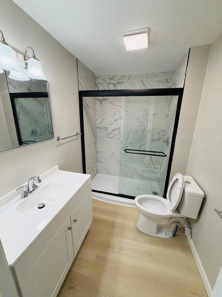 1915 W 74th St - Photo 6 of 12