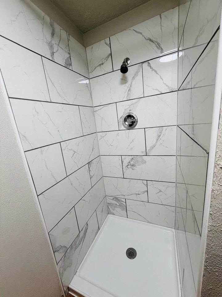 1915 W 74th St - Photo 7 of 12
