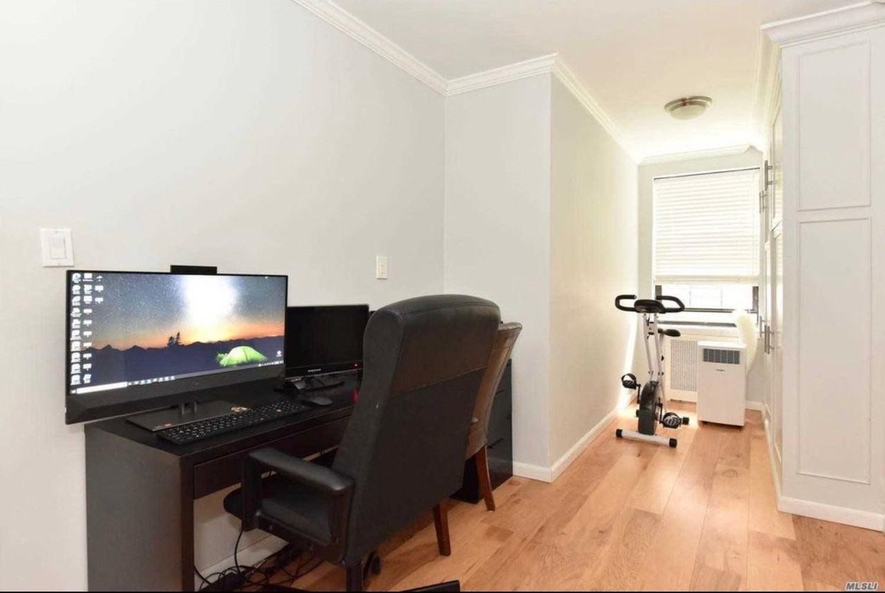 90 Schenck Ave - Photo 5 of 17