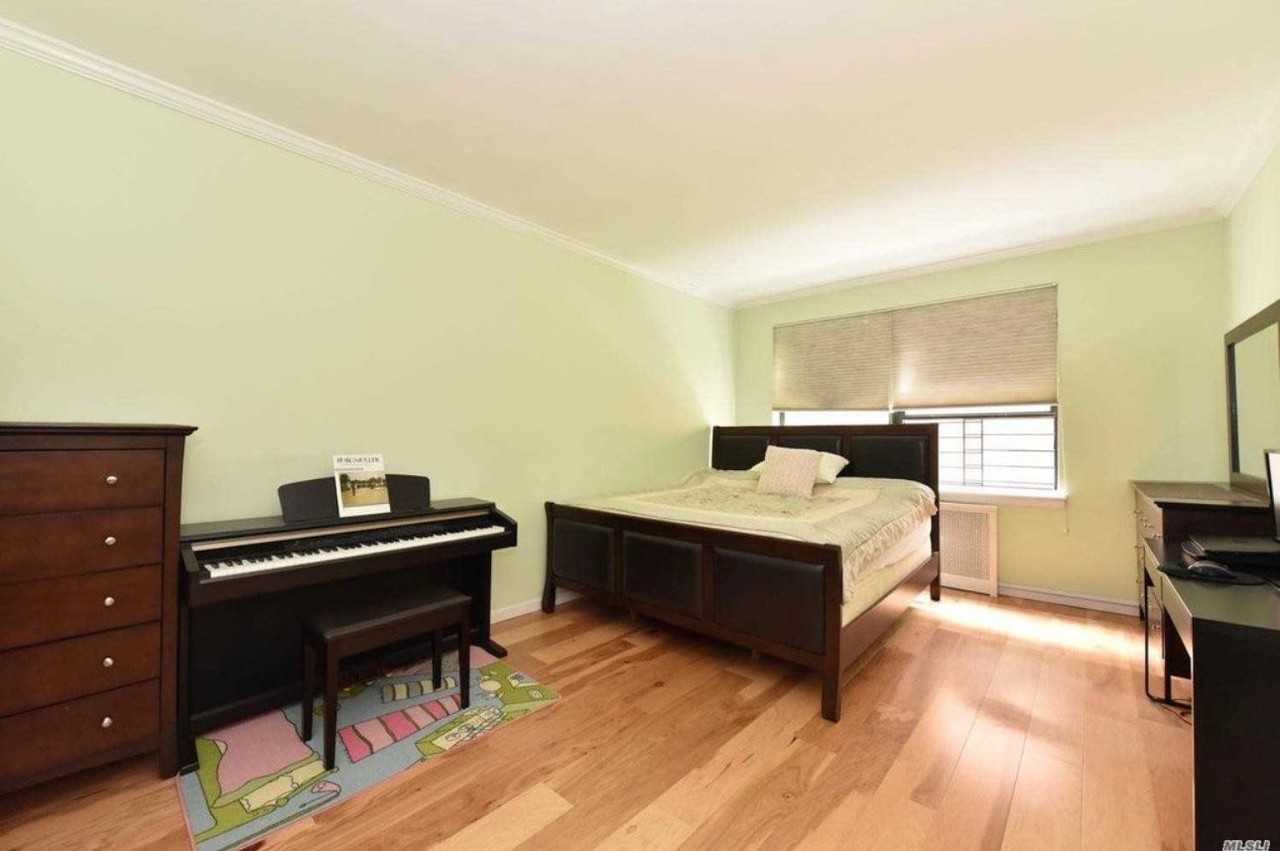 90 Schenck Ave - Photo 7 of 17
