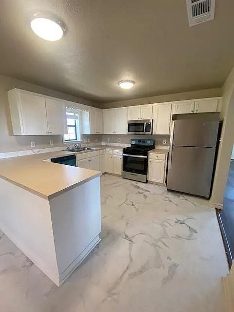 605 Giddings St - Photo 3 of 20