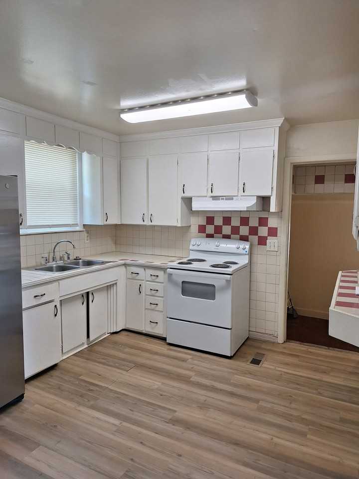 3230 Spears Rd - Photo 3 of 4