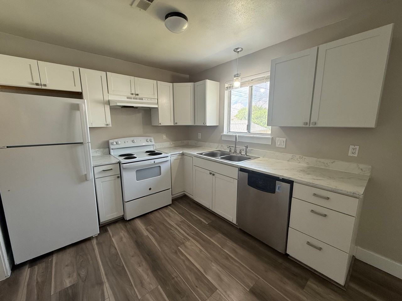 2054 Nw #2054 - Photo 3 of 20