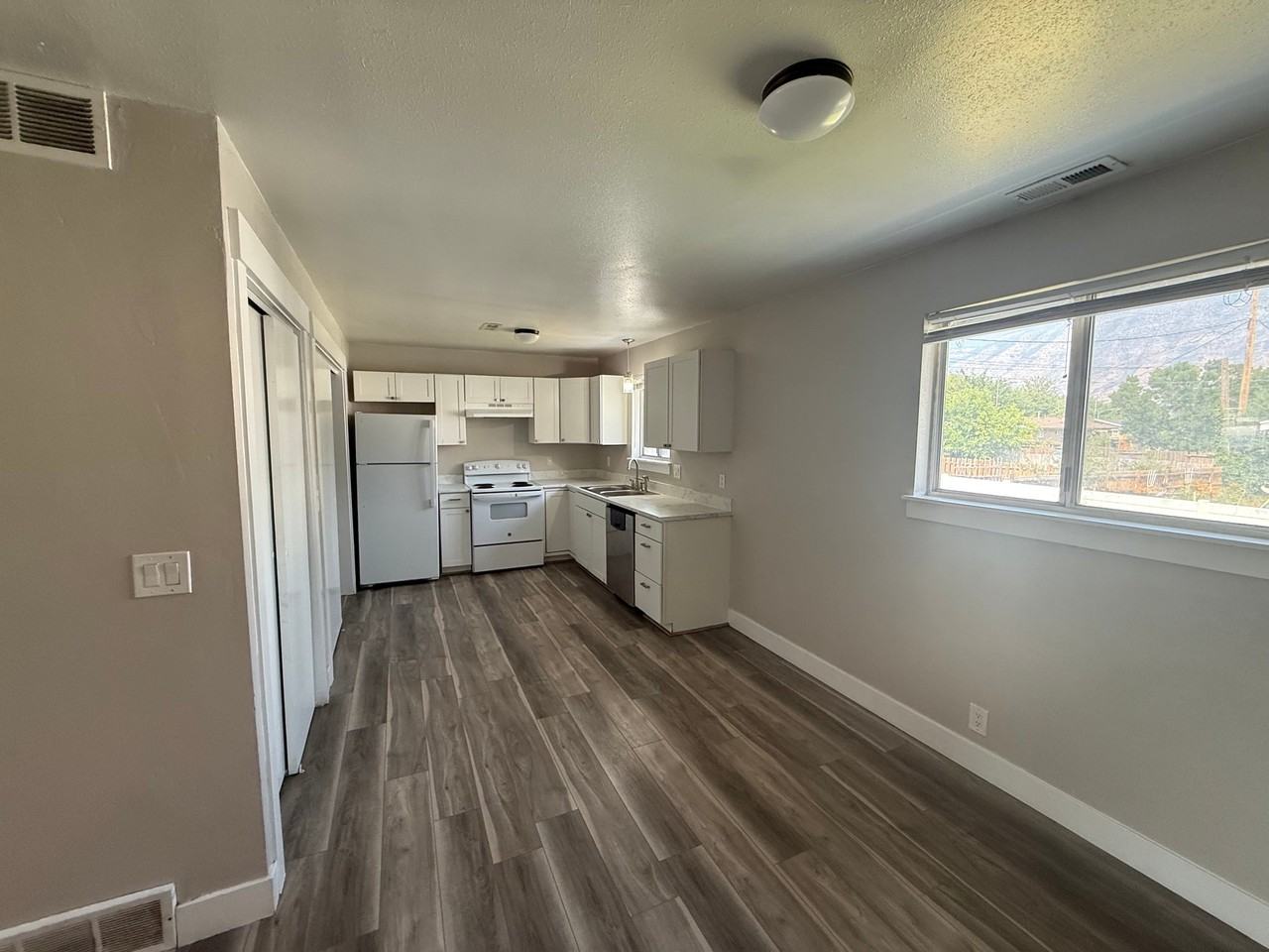 2054 Nw #2054 - Photo 4 of 20