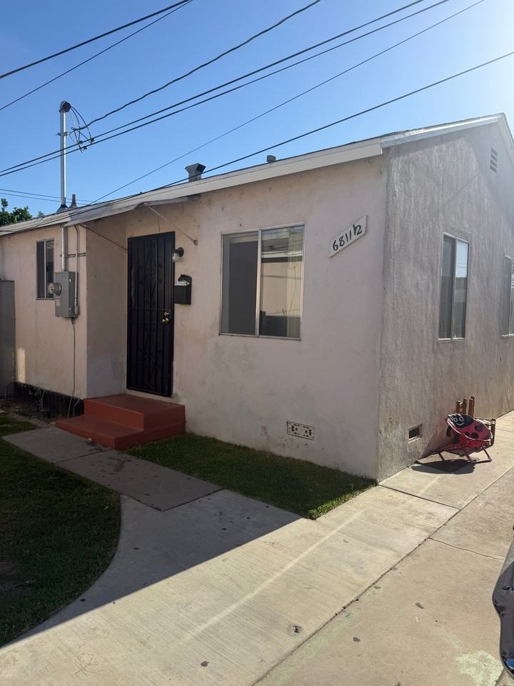 6811 1/2 Chanslor Ave - Photo 3 of 18