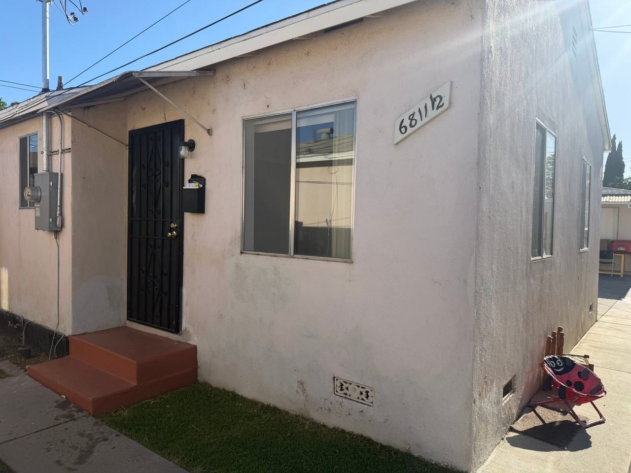 6811 1/2 Chanslor Ave - Photo 4 of 18