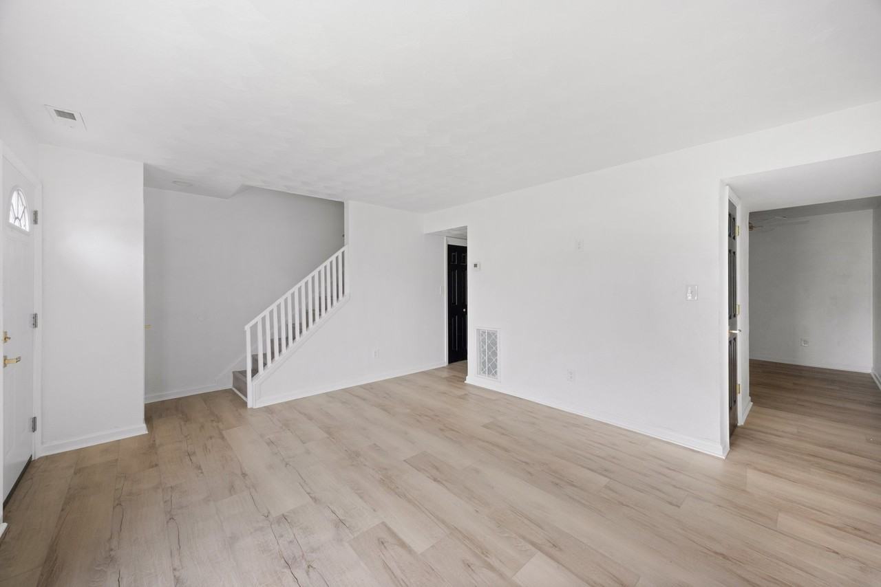 925 Madison Ave - Photo 2 of 8