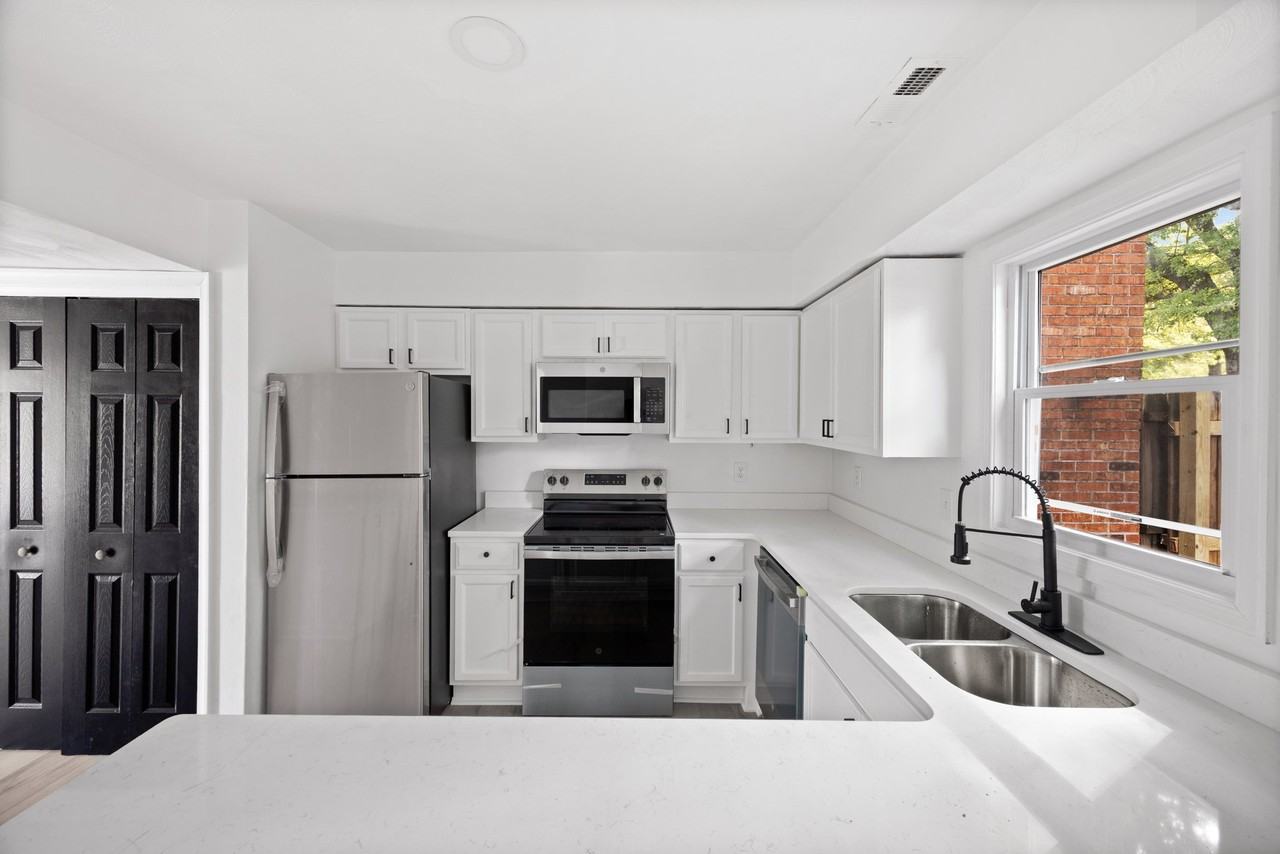 925 Madison Ave - Photo 3 of 8