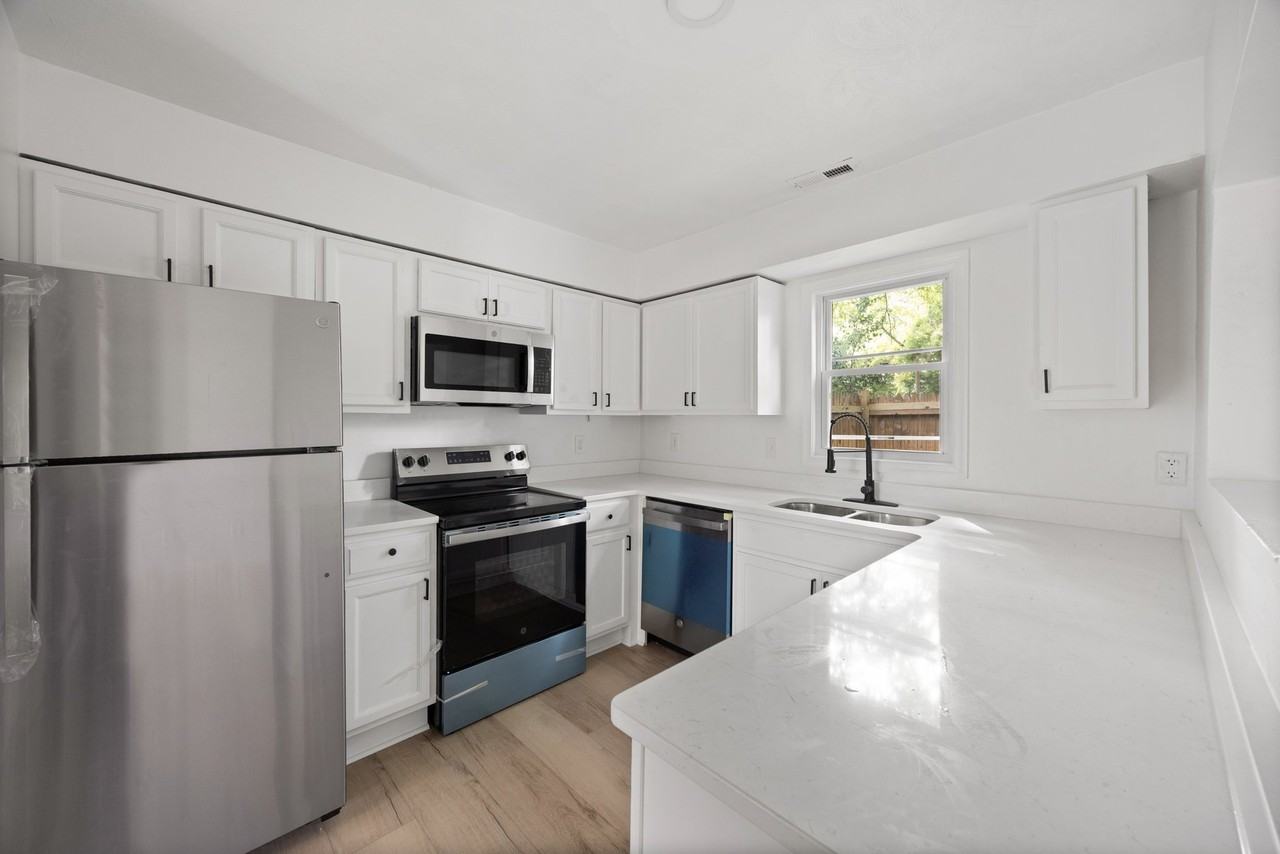 925 Madison Ave - Photo 5 of 8