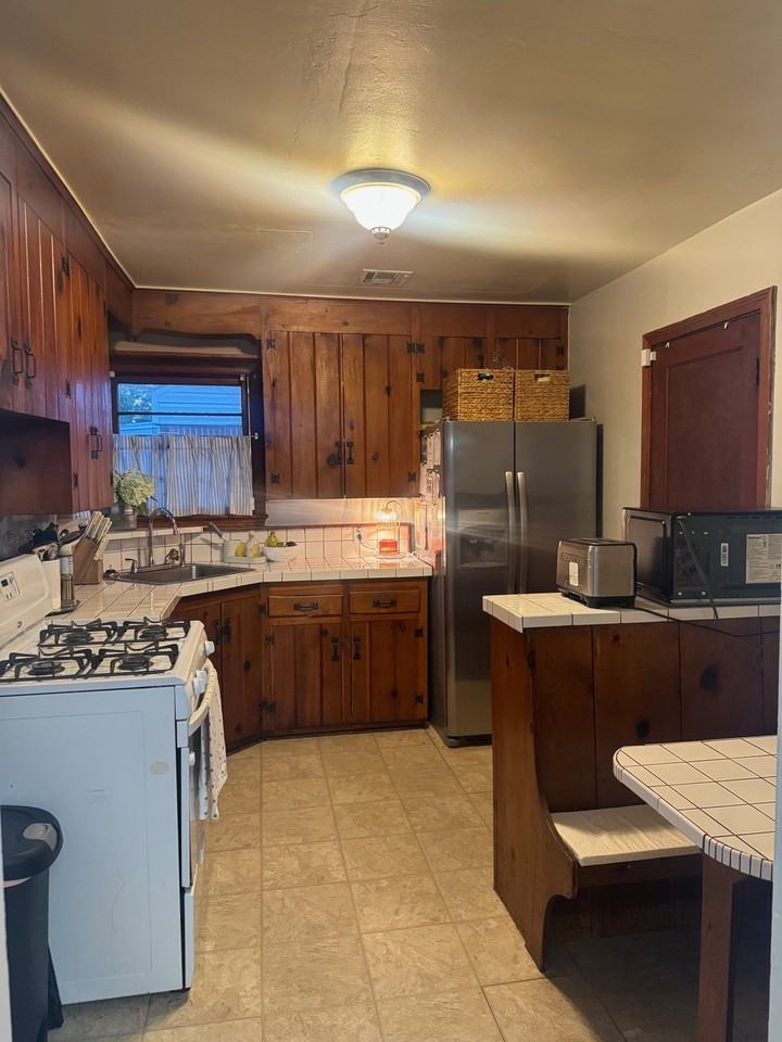 114 E 35th St - Photo 5 of 20