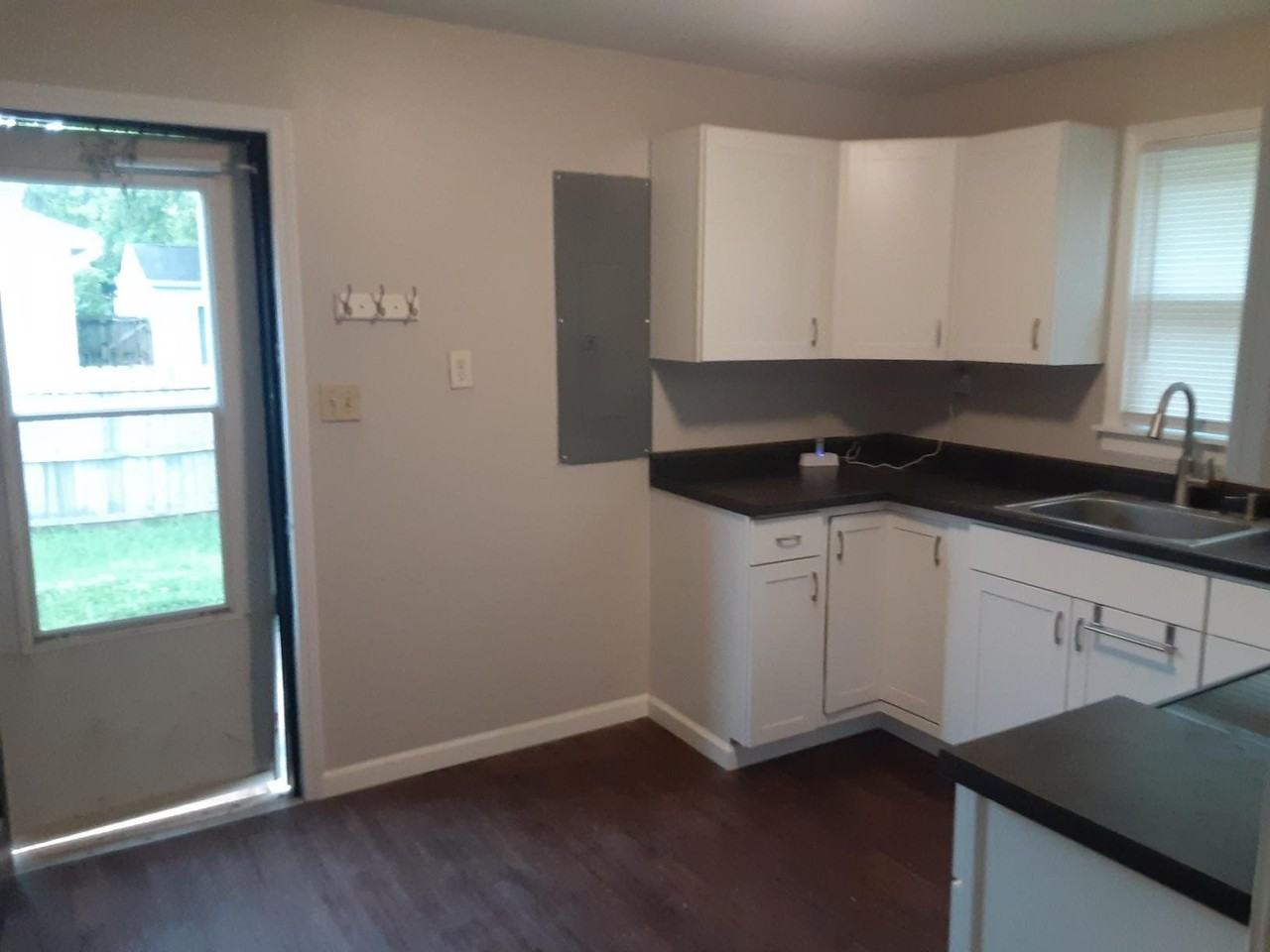 920 S High St - Photo 5 of 16