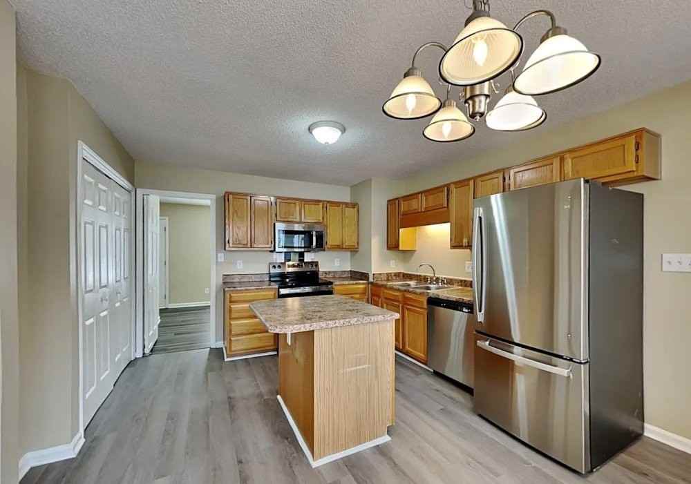 7517 Thebes Dr - Photo 3 of 10