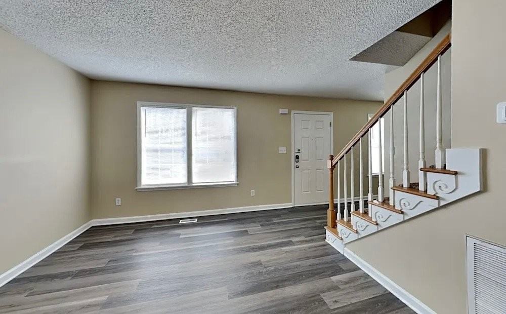 7517 Thebes Dr - Photo 4 of 10