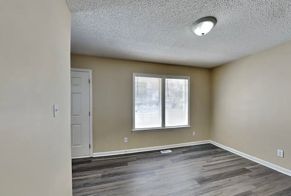 7517 Thebes Dr - Photo 6 of 10