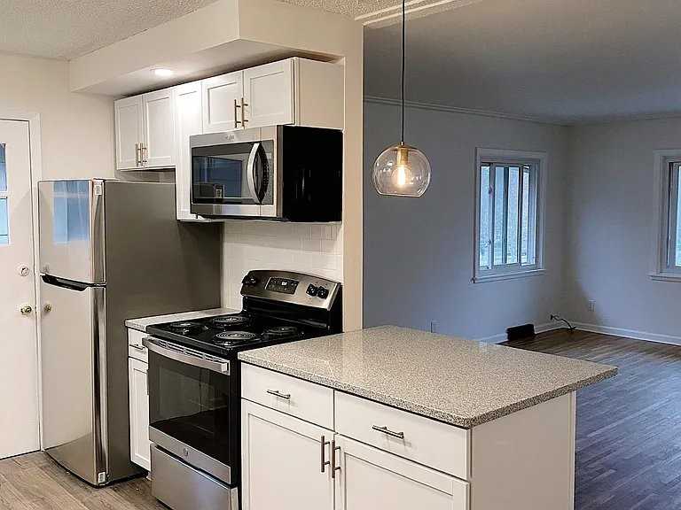 3046 Buchanan St Ne - Photo 3 of 20