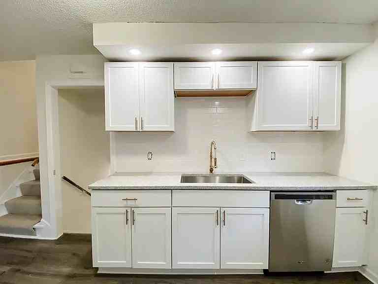 3046 Buchanan St Ne - Photo 5 of 20
