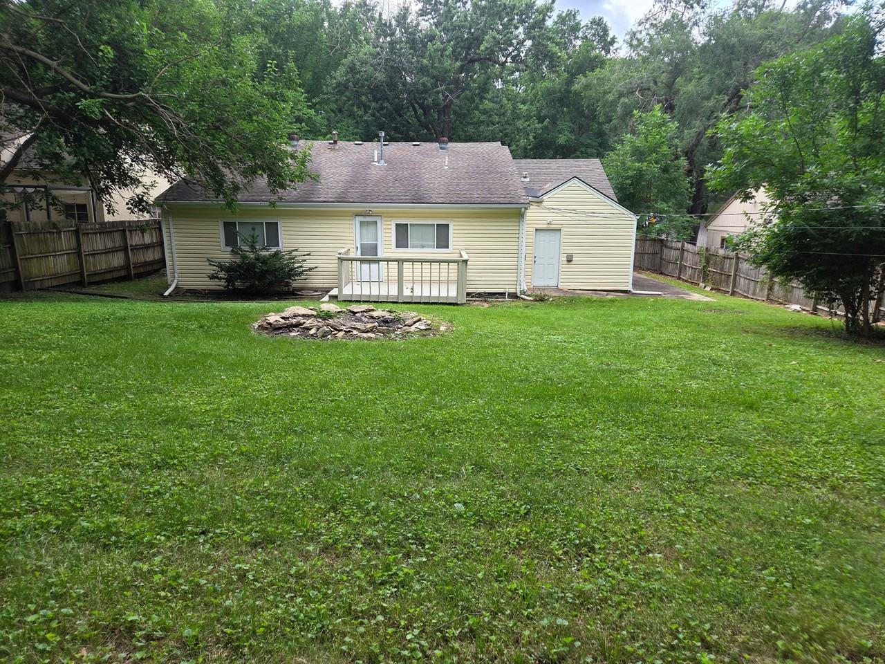 8737 Sleepy Hollow Rd - Photo 2 of 19