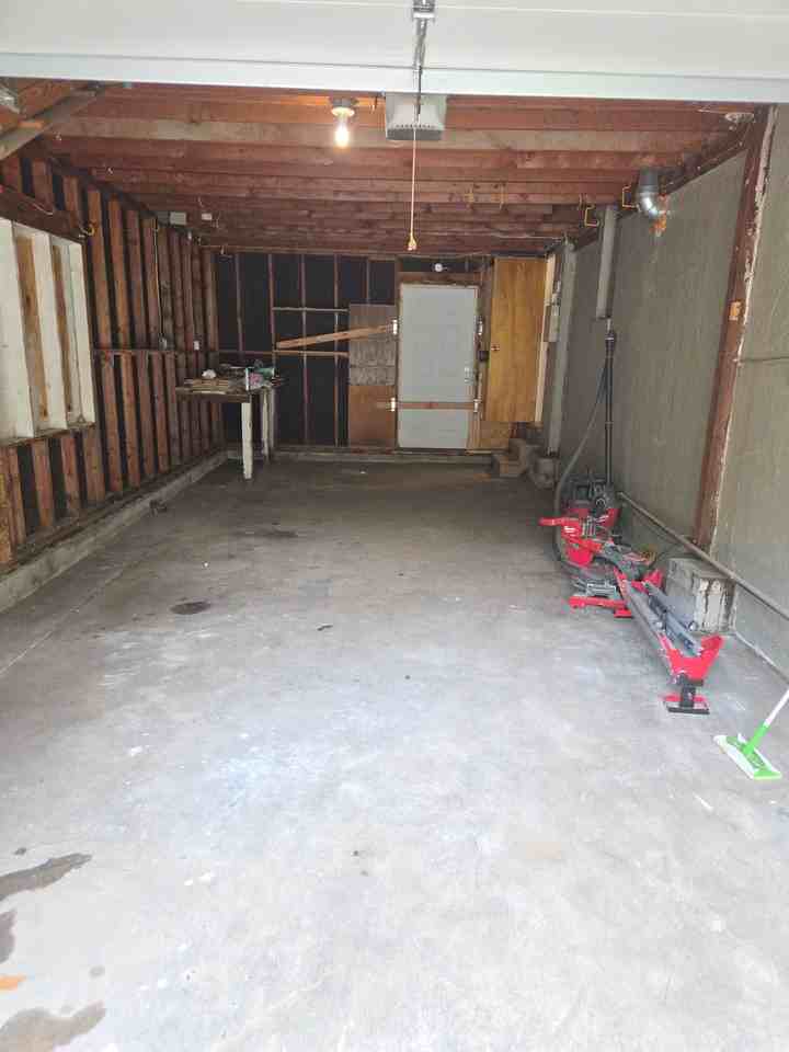 8737 Sleepy Hollow Rd - Photo 3 of 19