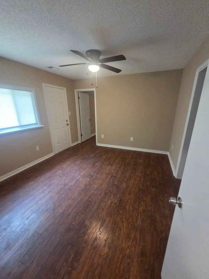 8737 Sleepy Hollow Rd - Photo 5 of 19