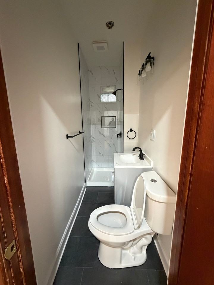 6839 S East End Ave #2S - Photo 4 of 7