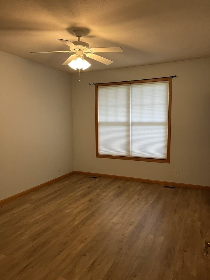 2517 Sandhutton Ave - Photo 6 of 12