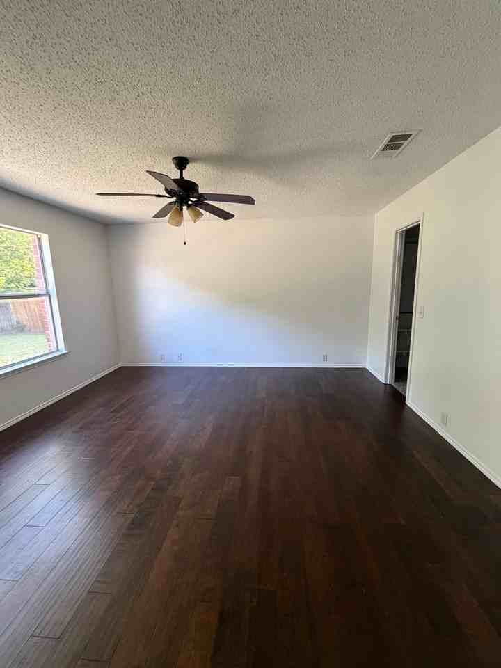 804 Creekside Dr - Photo 7 of 16