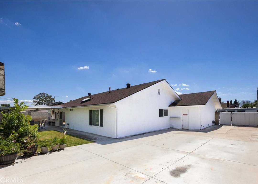 17901 Martha Anne Dr - Photo 3 of 17
