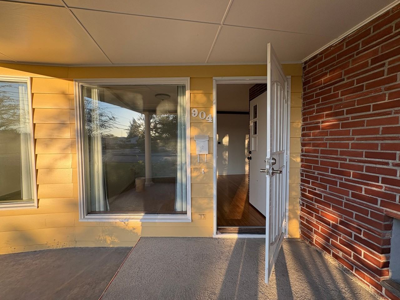904 S 16th St #A - Photo 3 of 17