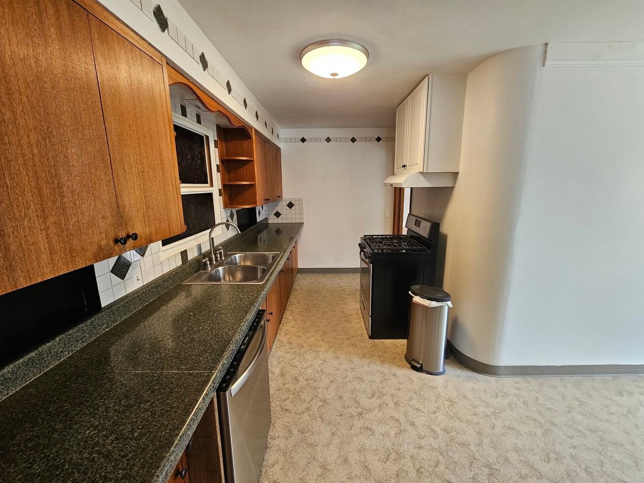 904 S 16th St #A - Photo 6 of 17