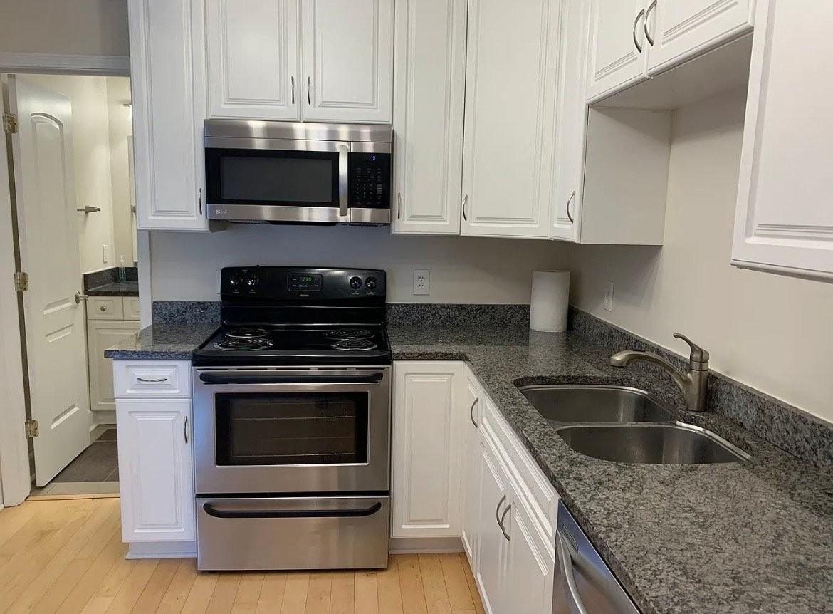 1397 Broadview Ave #8 - Photo 7 of 19