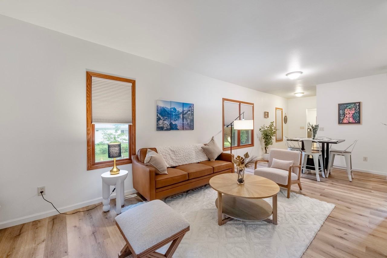 325 N Stewart St - Photo 5 of 17