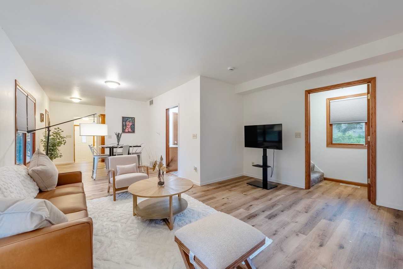 325 N Stewart St - Photo 6 of 17
