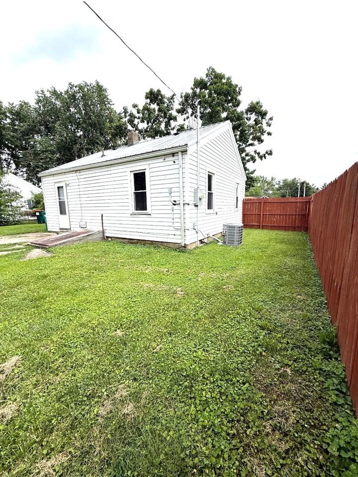 1612 W Hunt St - Photo 3 of 15