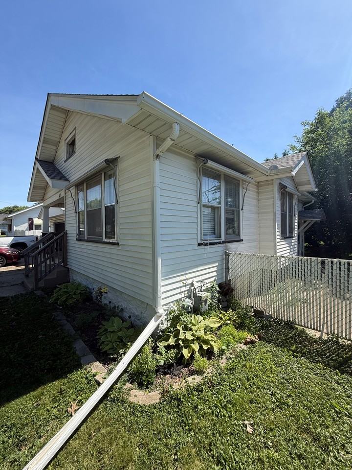 722 S 16th St - Photo 2 of 20