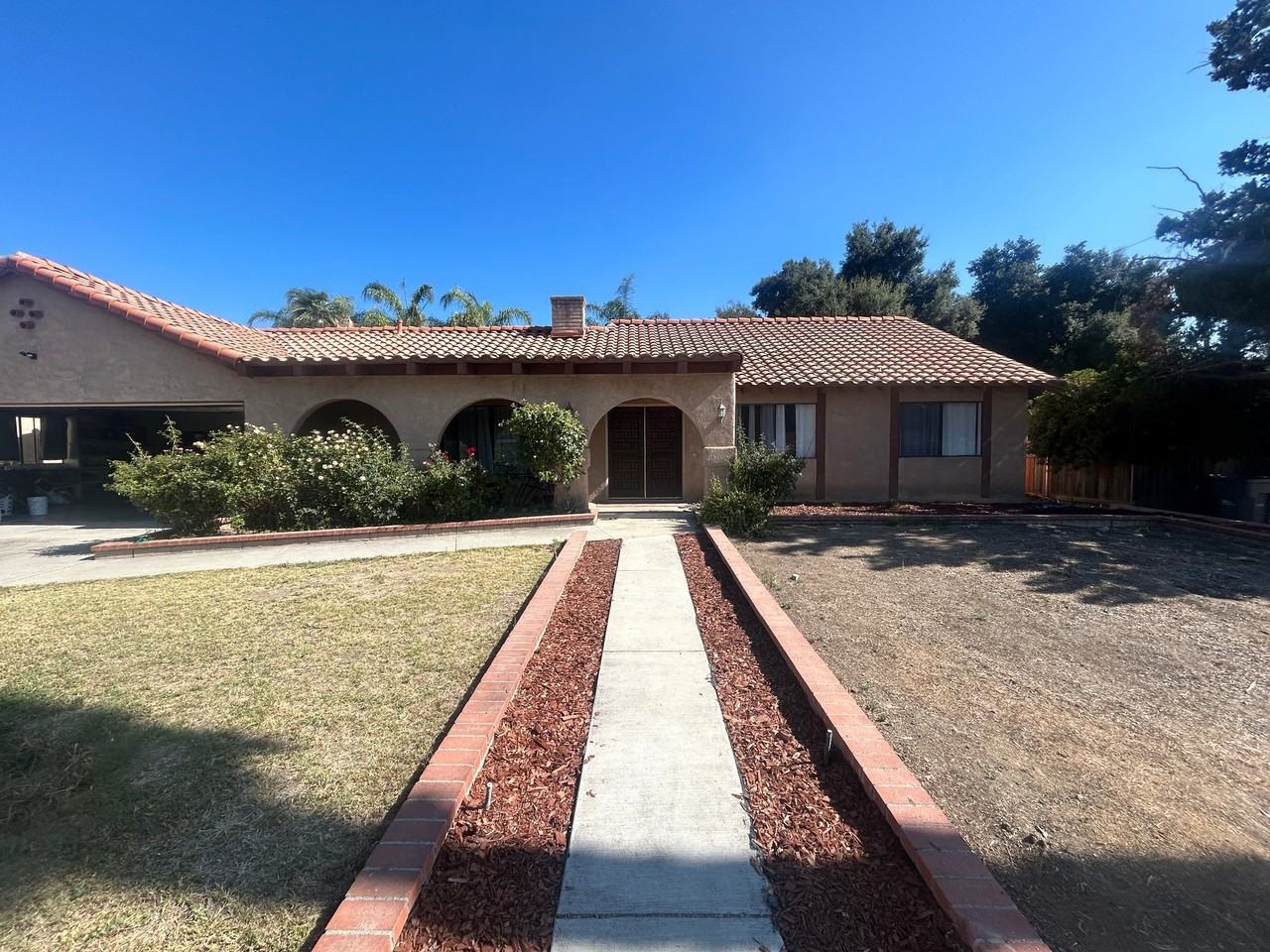 41633 Whittier Ave - Photo 3 of 12