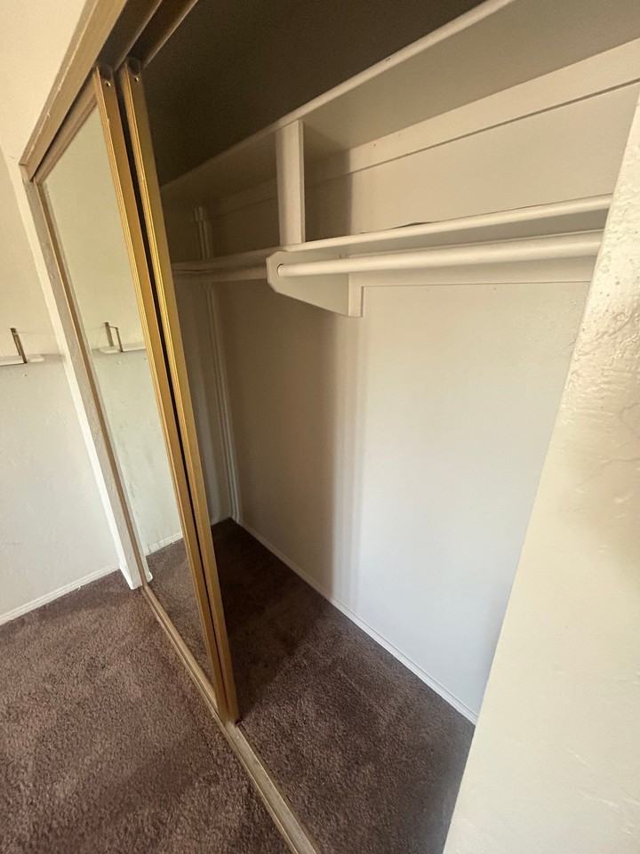 41633 Whittier Ave - Photo 4 of 12