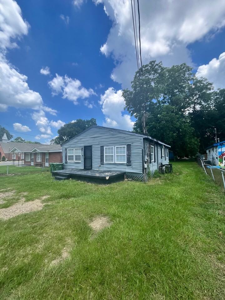 3120 Lower Wetumpka Rd - Photo 2 of 20