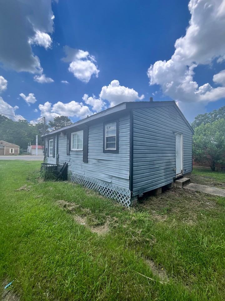 3120 Lower Wetumpka Rd - Photo 3 of 20