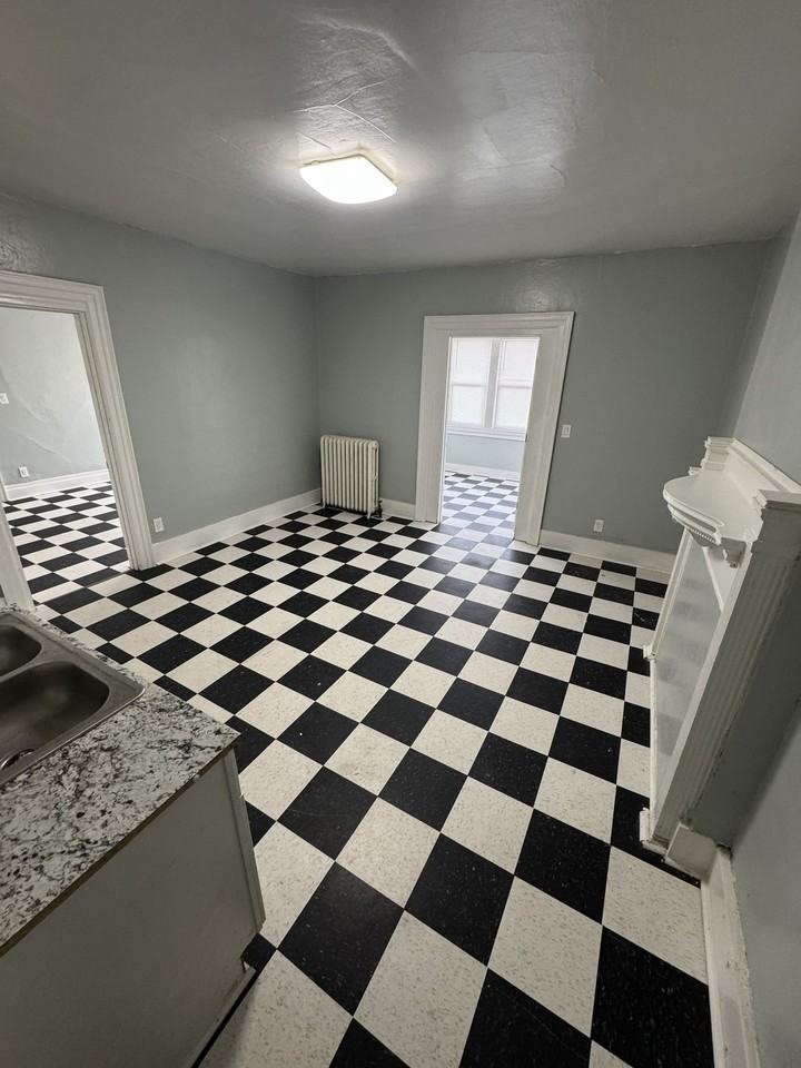 428 W Bancroft St #4 - Photo 2 of 10