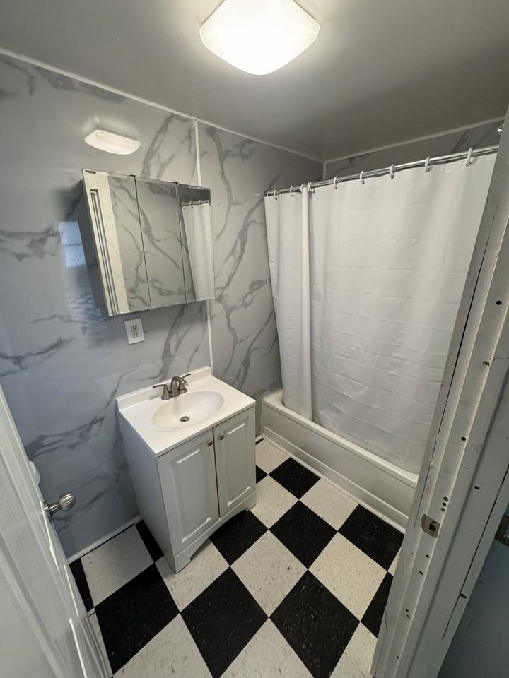 428 W Bancroft St #4 - Photo 3 of 10