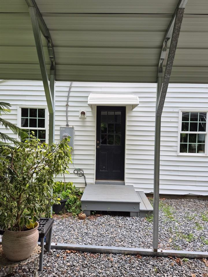 31497 Russel Rd - Photo 2 of 4