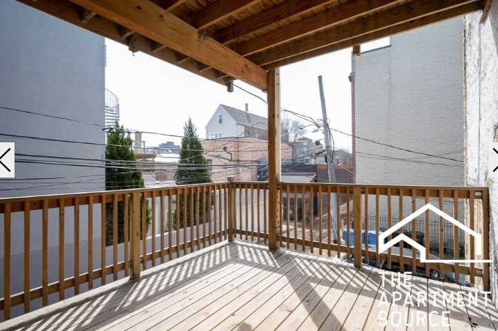 2021 N Hoyne Ave #4R - Photo 3 of 11