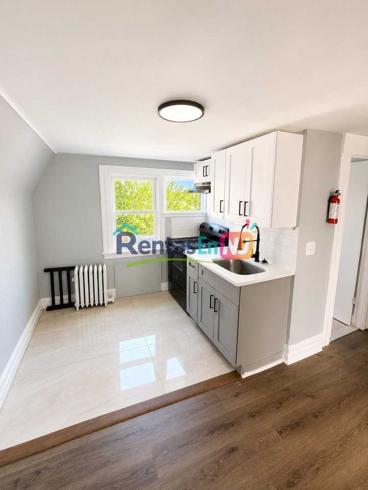 521 S 16th St #3 - Photo 2 of 3