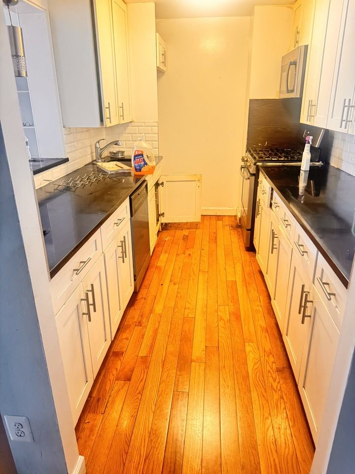 137-02 Northern Boulevard #8G - Photo 4 of 14