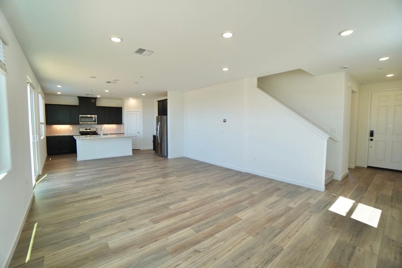 1788 Eiffel St - Photo 5 of 26